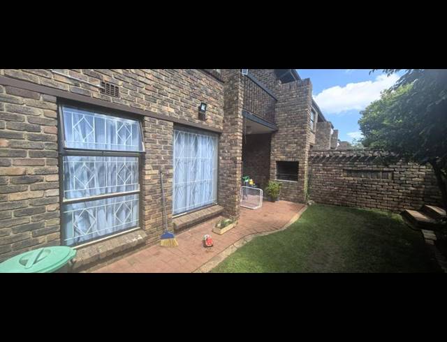 3 BEDROOM APARTMENT FOR SALE IN FLORIDA PARK